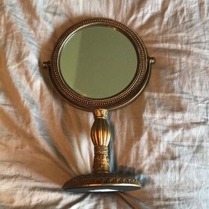 Tabletop makeup mirror